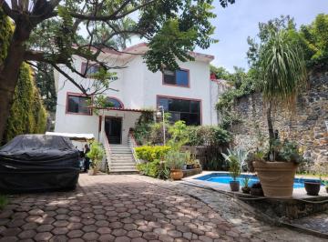 Casa · 458m² · 3 Recámaras · 4 Estacionamientos · Casa en Venta en Privada con Portón Electrico
