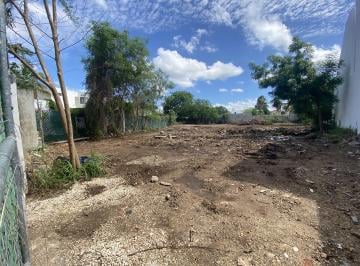 Terreno / Lote , Mérida · ¡Terreno de 900 m² en Renta! Ubicado a Una Cuadra del Parque de Colonia Maya.