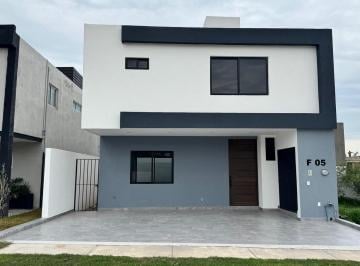 Casa · 218m² · 3 Recámaras · 2 Estacionamientos · Casa en Venta Valles del Molino B León Guanajuato