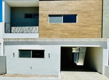 Casa · 260m² · 4 Recámaras · 2 Estacionamientos · Casa en Venta con Recamara en Planta Baja Zona Valle Escondido $5,700,000.