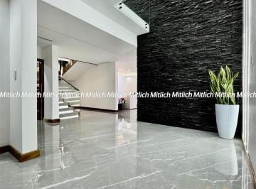 Casa · 530m² · 4 Recámaras · 3 Estacionamientos · Casa en Venta Inteligente Zona Valle Escondido con Recamara en Planta Baja $18,900,000