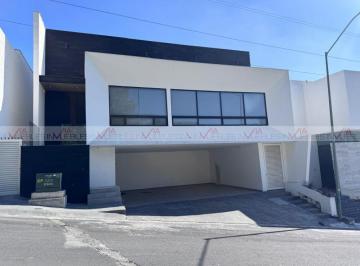 Casa · 512m² · 3 Recámaras · 3 Estacionamientos · Casa en Venta en Sierra Alta