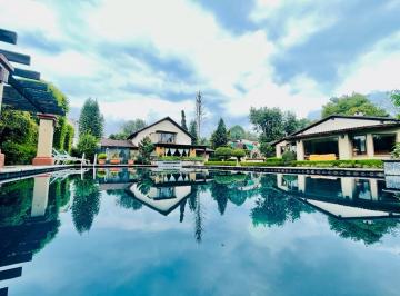 Casa de 4 habitaciones, Valle de Bravo · Casa Campestre en Venta en El Centro de Avandaro