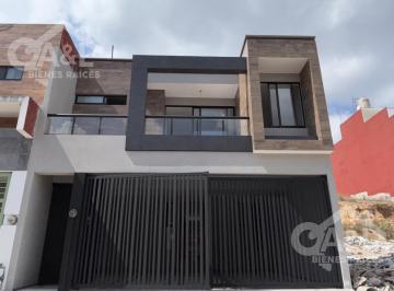 Casa · 210m² · 3 Recámaras · 2 Estacionamientos · Casa en Venta Tres Recámaras en Fraccionamiento Morada Quetzal