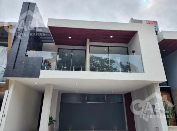 Casa · 309m² · 4 Recámaras · 2 Estacionamientos · Casa en Venta en Fraccionamiento Paseo de La Reina