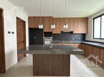 Casa · 330m² · 4 Recámaras · 2 Estacionamientos · Casa en Venta Fraccionamiento Paseo de La Reina