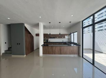 Casa · 200m² · 3 Recámaras · 2 Estacionamientos · Casa en Arbolada By Cumbres