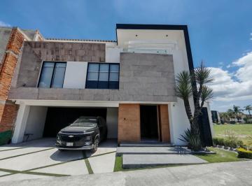 Casa en condominio · 356m² · 4 Recámaras · 2 Estacionamientos · Residencia en Venta, Tres Niveles, con Alberca en Lomas de Angelopolis, Puebla