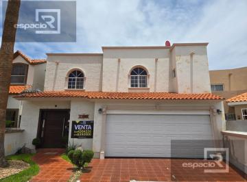 Casa · 202m² · 3 Recámaras · Casa en Venta en Cumbres Frente a Parque Cerca de Colegio Everest