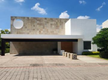 Casa · 620m² · 5 Recámaras · 4 Estacionamientos · Casa en Venta en Jurica Villas Regency