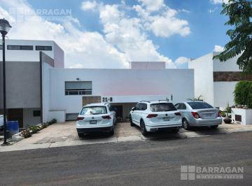 Casa · 276m² · 3 Recámaras · 3 Estacionamientos · Casa en Venta en Fraccionamiento Misión Conca