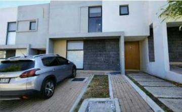Casa de 3 habitaciones, El Marqués · Casa en Venta en Zibatá, con Recámara en Planta Baja