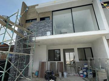 Casa · 160m² · 4 Recámaras · 2 Estacionamientos · Casa en Capital Norte