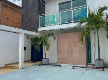 Departamento · 160m² · 2 Recámaras · 2 Estacionamientos · Edificio de 2 Departamentos en Centro de Tampico