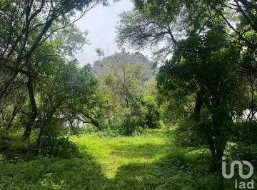 Terreno / Lote · 1700m² · Terreno en Ocotitlán, Tepoztlán con Vista a Las Montañas y de Fácil Acceso.