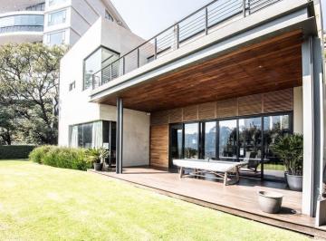 4dafbddb7bf5cc3ec99746f8cf3e759fbf6f5fa414b13968f63961796d72c20d · Casa en Bosque de Santa Fe