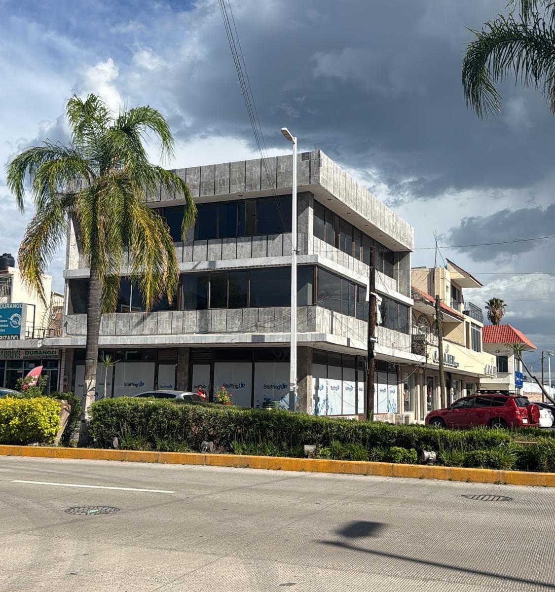 Se Renta Céntrico Edificio Para Oficinas o Comercios - (4)