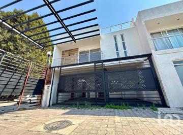Casa · 226m² · 3 Recámaras · 1 Estacionamiento · Casa en Venta en Colonia Santa Anita Huiloac, Apizaco, Tlaxcala