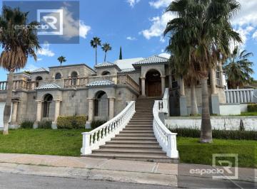 Casa · 620m² · 4 Recámaras · 2 Estacionamientos · Casa en Venta en Haciendas Santa Fe