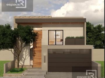 Casa · 312m² · Casa con Recamara en Planta Baja en Zona Valles