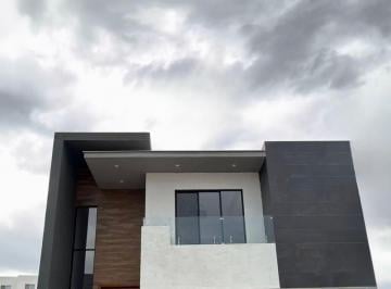 Casa · 325m² · 4 Recámaras · 2 Estacionamientos · Casa en Venta en Bosque Real