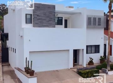 Casa · 481m² · 3 Recámaras · 2 Estacionamientos · Casa en Venta en Zona Valles