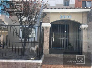 Casa · 245m² · 3 Recámaras · 2 Estacionamientos · Casa en Venta Al Norte en Quinta Sebastián