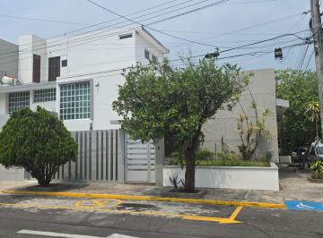 Casa de 4 habitaciones, Boca del Río · Casa en Venta en Fraccionamiento Reforma.