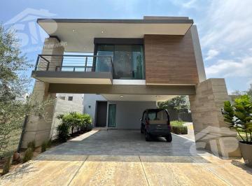 Casa · 230m² · 3 Recámaras · 2 Estacionamientos · Casa en Venta en Santuago Nuevo Leon