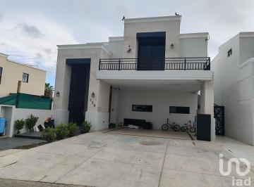 Casa · 350m² · 4 Recámaras · 3 Estacionamientos · Se Vende Casa en Paraíso Marina, Mazatlán, Sinaloa.