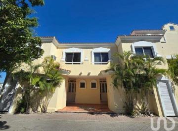 Casa · 238m² · 3 Recámaras · 1 Estacionamiento · Se Vende Casa en Condominio en Marina, Mazatlán, Sinaloa.