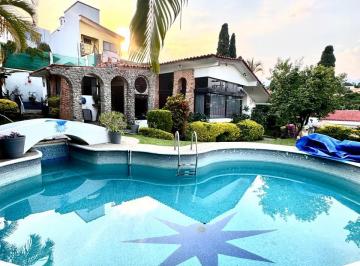 Casa de 4 habitaciones, Cuernavaca · Renta de Casa con Alberca y Palapa en Fraccionamiento con Vigilancia