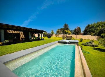 Casa de 3 habitaciones, Valle de Bravo · Casa en Venta en Valle de Bravo a 10 Minutos Al Centro de Avandaro