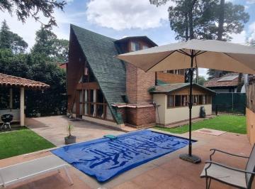 Casa de 3 habitaciones, Valle de Bravo · Cabaña en Venta, en Zona Comercial de Avandaro