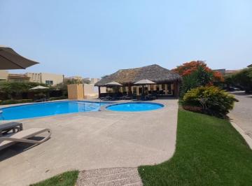 Casa · 129m² · 3 Recámaras · 26 Estacionamientos · Casa en Coto Privado con Alberca