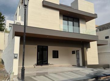 Casa · 734m² · 3 Recámaras · 3 Estacionamientos · Casa - Residencial y Club de Golf La Herradura Etapa a
