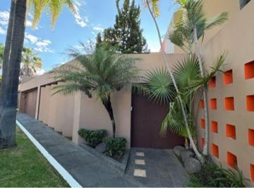 Casa · 636m² · 4 Recámaras · 4 Estacionamientos · Casa en Venta en Colinas de San Javier de 636 m²