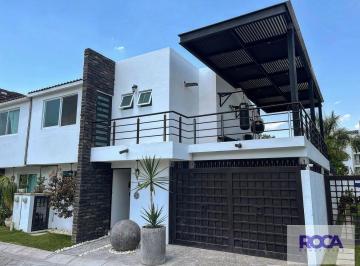Casa · 238m² · 3 Recámaras · 2 Estacionamientos · Casa en Venta en Casco Antiguo