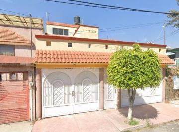 Casa de 4 habitaciones, Ecatepec de Morelos · Casa en Venta en Valle de Aragon III Secc ¡Invierte en Una Propiedad de Recuperaciòn Hipotecaria!