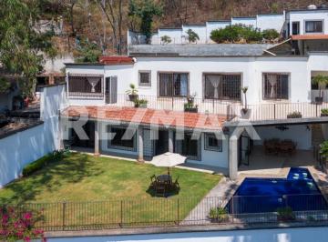 Casa · 600m² · 4 Recámaras · 4 Estacionamientos · Casa en Renta - (4)