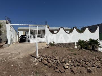 Casa · 400m² · 4 Recámaras · 4 Estacionamientos · Casa Móvil en Venta con Gran Terreno y Potencial - (4)