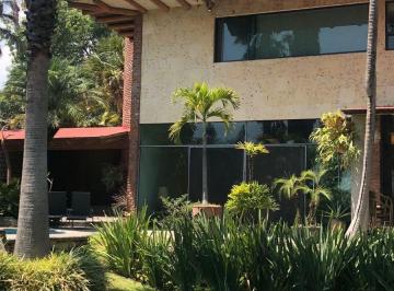 Casa · 700m² · 4 Recámaras · 7 Estacionamientos · Casa Única en Venta en Cuernavaca, Tlaltenango