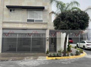 Casa · 232m² · 4 Recámaras · 2 Estacionamientos · Casa en Venta en Monterrey