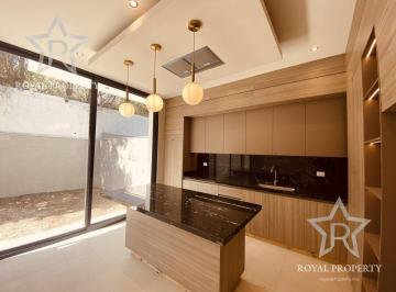Casa · 265m² · 3 Recámaras · 2 Estacionamientos · Casa en Venta Estricta Seguridad, El Barro, Monterrey, Nuevo León