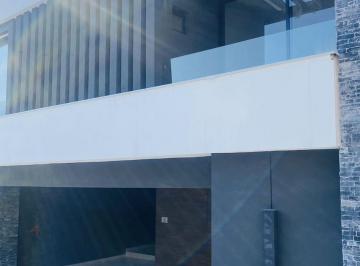 Casa · 490m² · 3 Recámaras · 3 Estacionamientos · Casa en Venta, Zona Sur, Laderas Residencial, El Uro, Monterrey, Nuevo León
