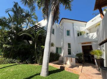 Casa · 311m² · 5 Recámaras · 1 Estacionamiento · Casa en Kovay Gardens