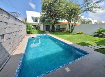 Casa · 260m² · 4 Recámaras · 2 Estacionamientos · Casa en Venta Residencial Jiutepec