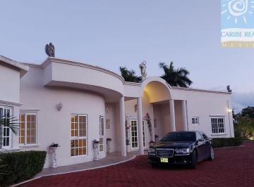 Casa · 2500m² · 6 Recámaras · 4 Estacionamientos · Casa en Col. Doctores Para Rentar Vacacional