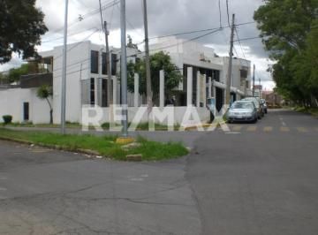 Casa · 764m² · 4 Recámaras · 3 Estacionamientos · Casa en Venta - (4)