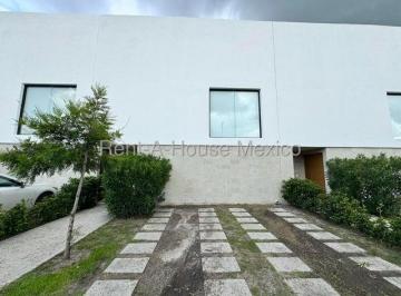 Casa de 3 habitaciones, Querétaro · Venta - Casa con Roof Garden, 3 Recámaras, Family Room. Altos de Juriquilla